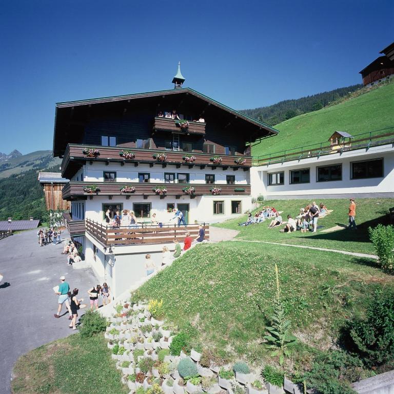 Ski In-Ski Out - Gaestehaeuser Saalbach-Hinterglemm - Wallegghof Christianhof Экстерьер фото